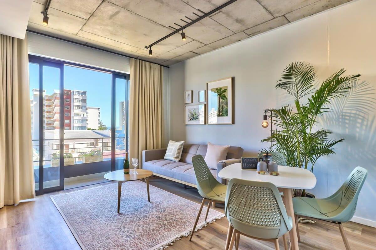 Apartment Secure Studio, Sea Point Gem Near Promenade! Cape Town