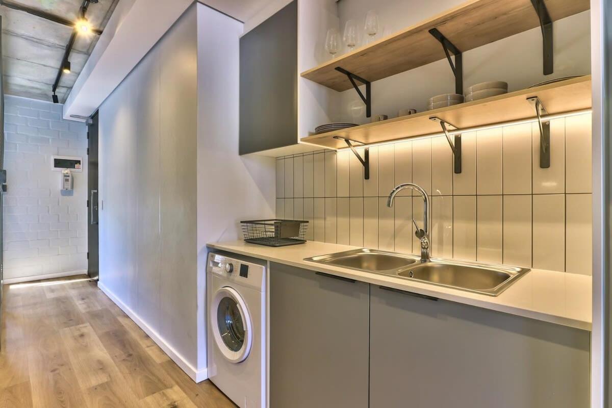Secure Studio, Sea Point Gem Near Promenade! Apartment