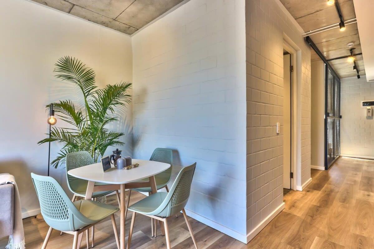 Apartment Secure Studio, Sea Point Gem Near Promenade! Cape Town