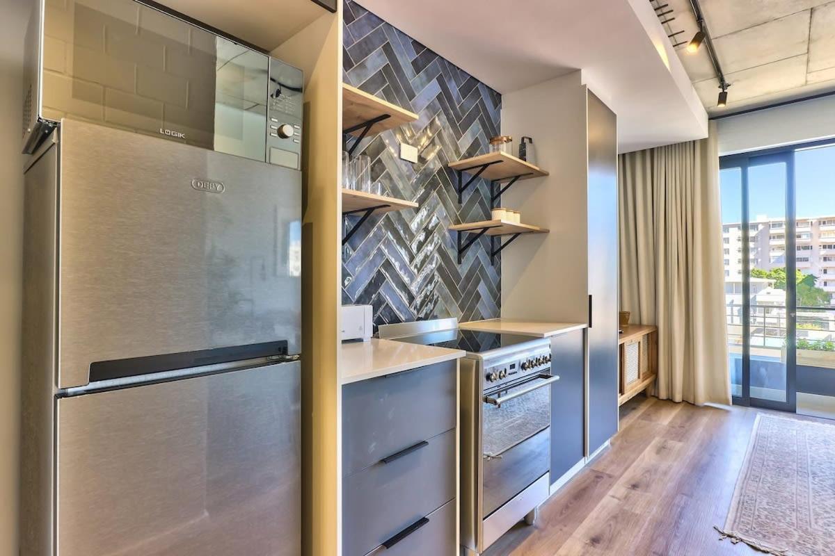 Secure Studio, Sea Point Gem Near Promenade! Cape Town