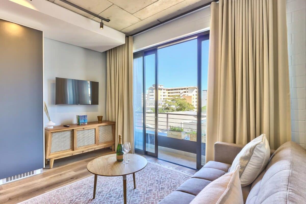 Secure Studio, Sea Point Gem Near Promenade! Apartment *